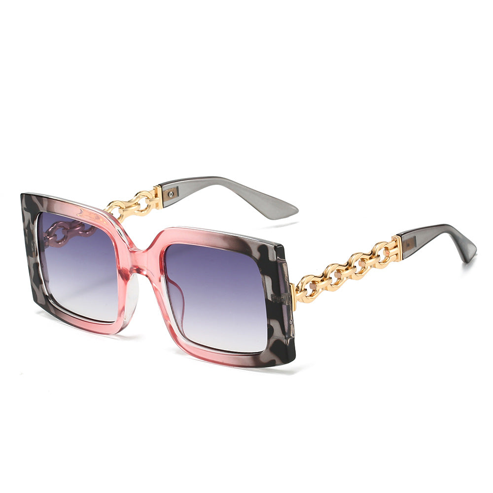 Ladies elegant sunglasses with luxurious chain details Stornfield