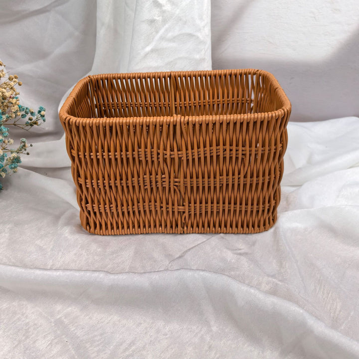 Women's stylish rattan container with pearl handle Stornfield