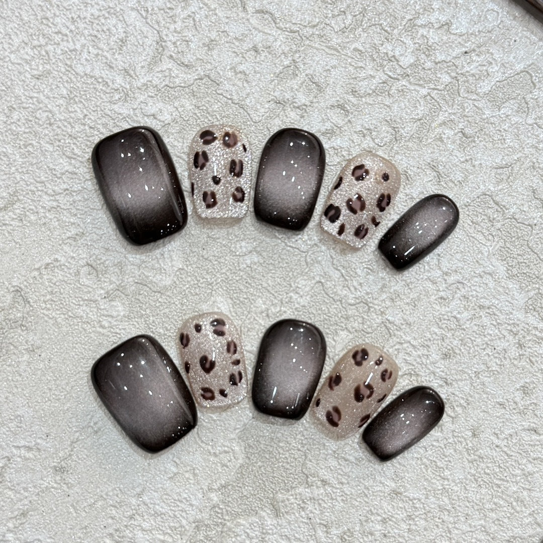 Artificial Nails in Elegant Animal Print Design Stornfield