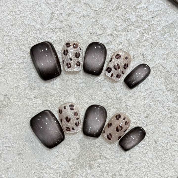 Artificial Nails in Elegant Animal Print Design Stornfield