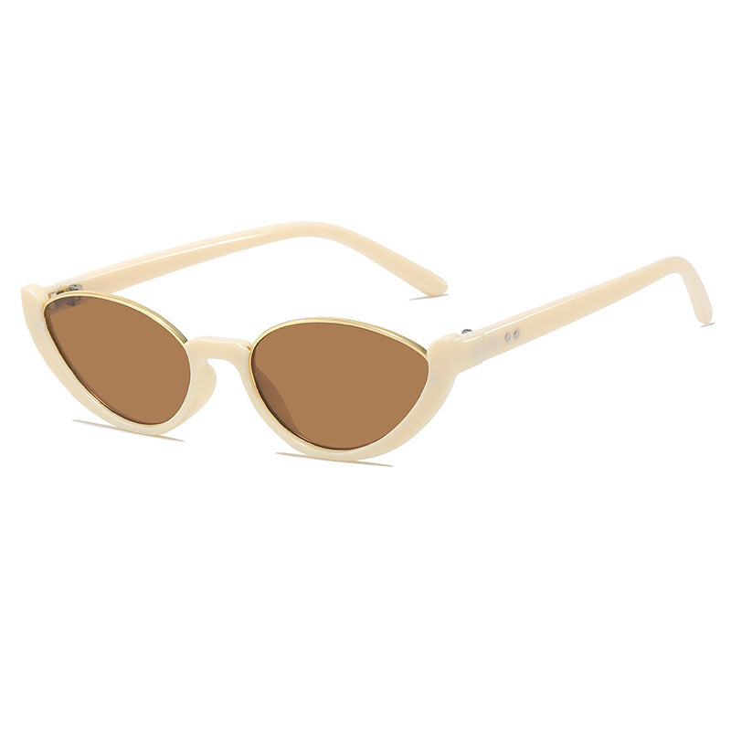 Retro-Inspired Clear Frame Cat Eye Sunglasses Stornfield