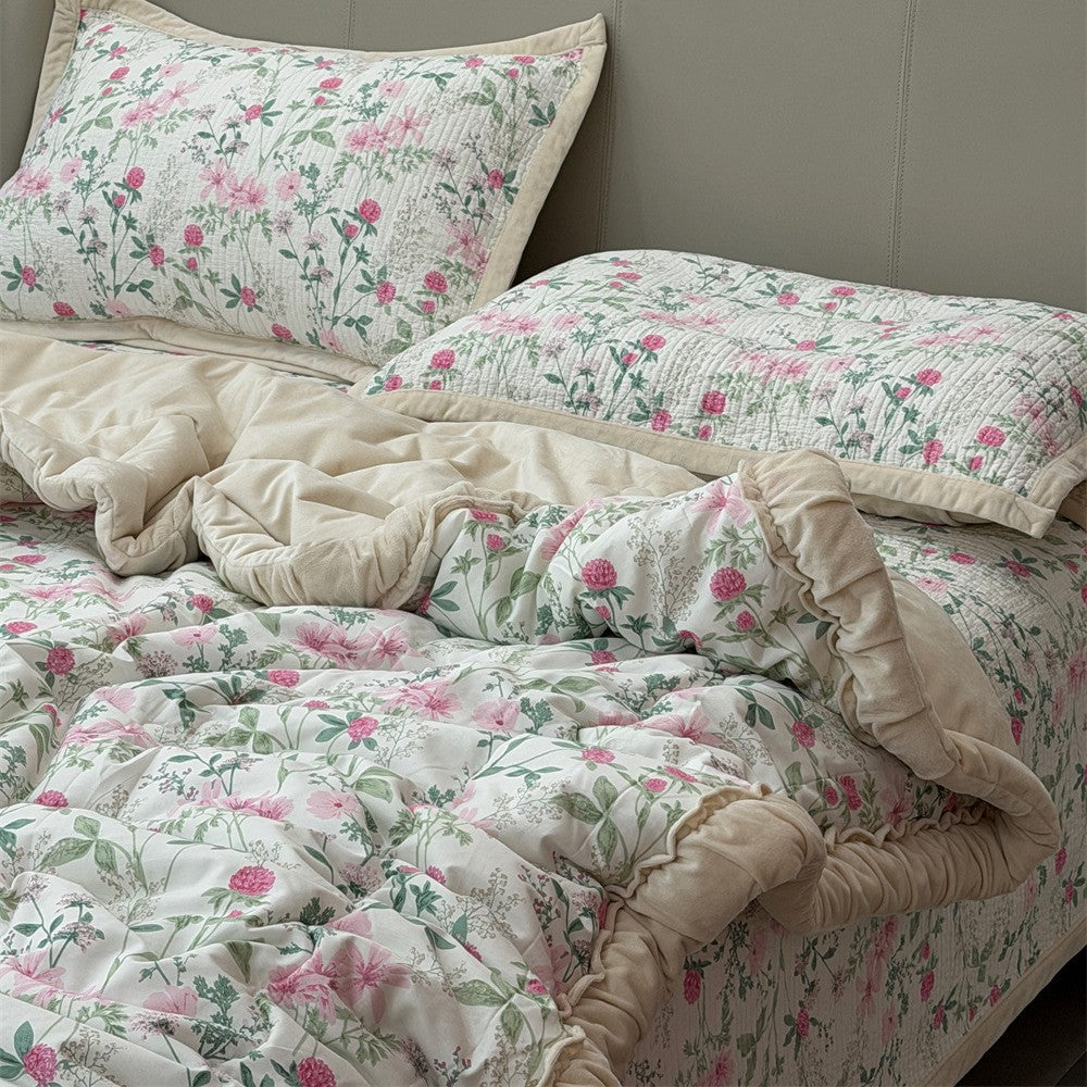 Quilted bedspread and pillow set