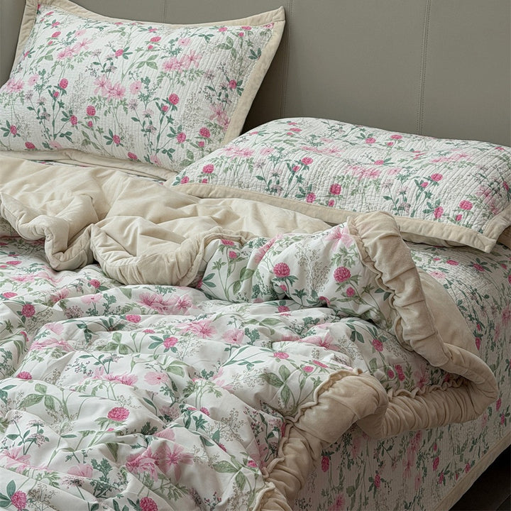 Quilted bedspread and pillow set