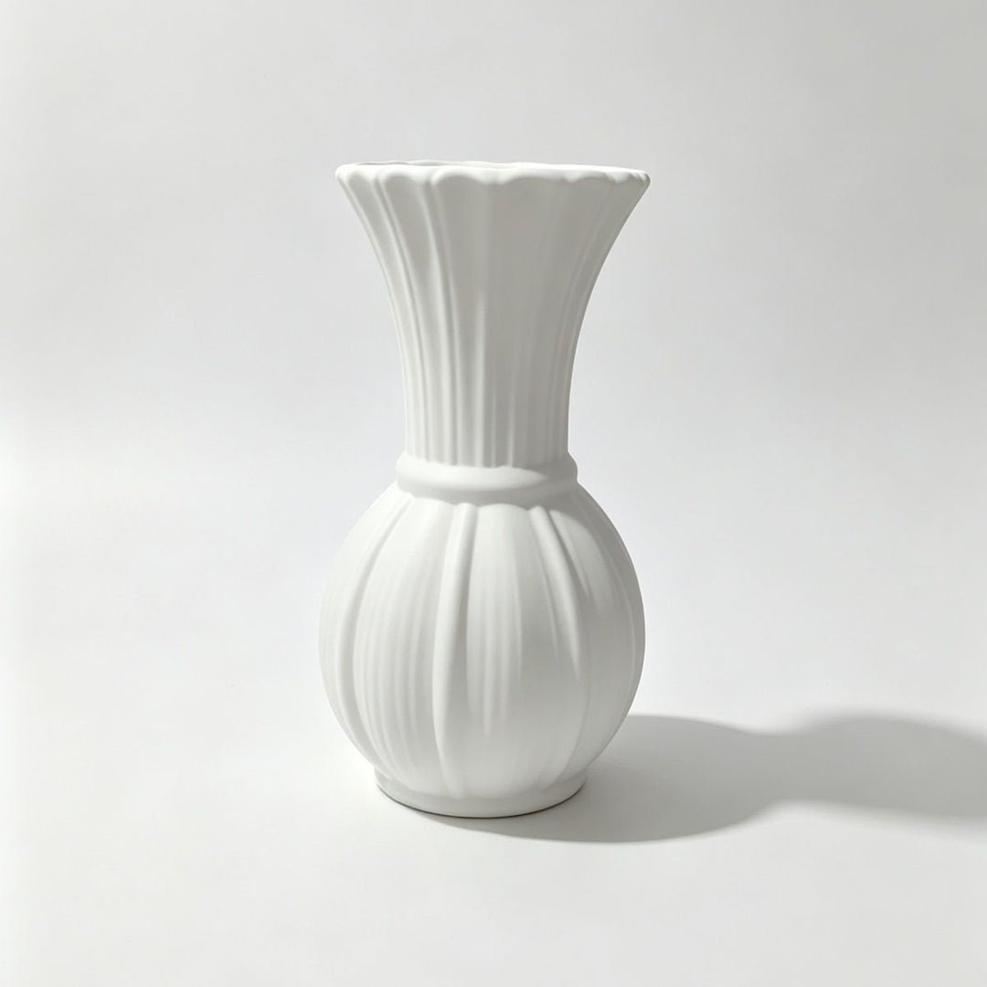 Elegant Ribbed Flower Vase Stornfeild