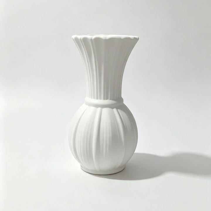 Elegant Ribbed Flower Vase Stornfeild