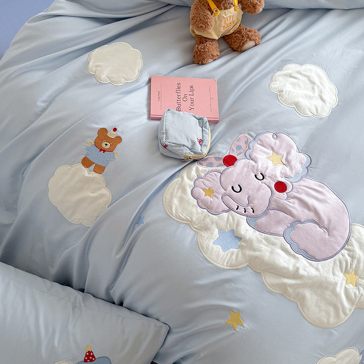Children's bedding set with applied plush toy applications made from soft cotton satin