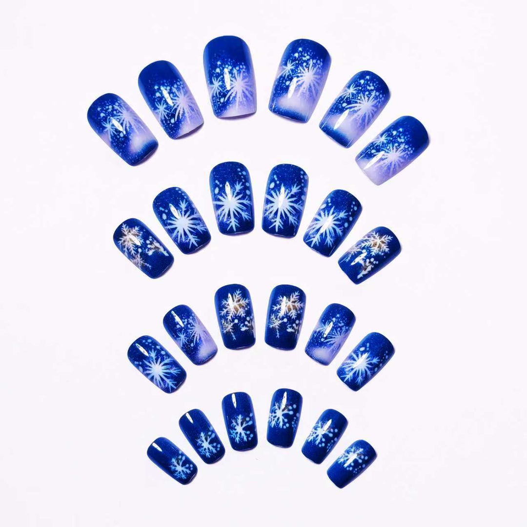 Artificial nails with shimmering winter design Stornfield