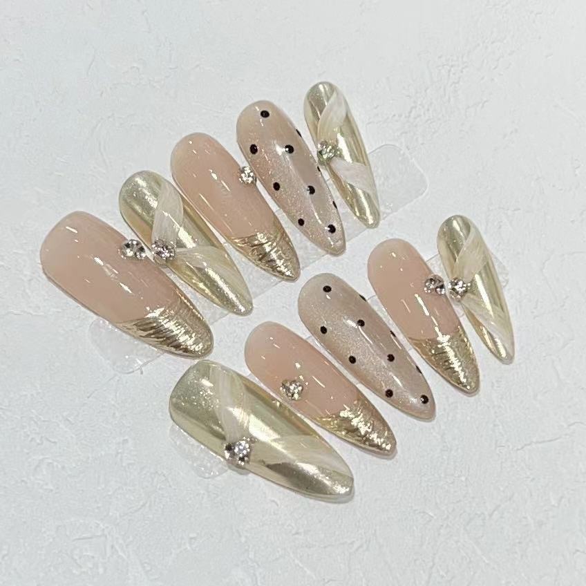 Luxury Press-On Nail Art Set with Elegant Metallic Accents Stornfield