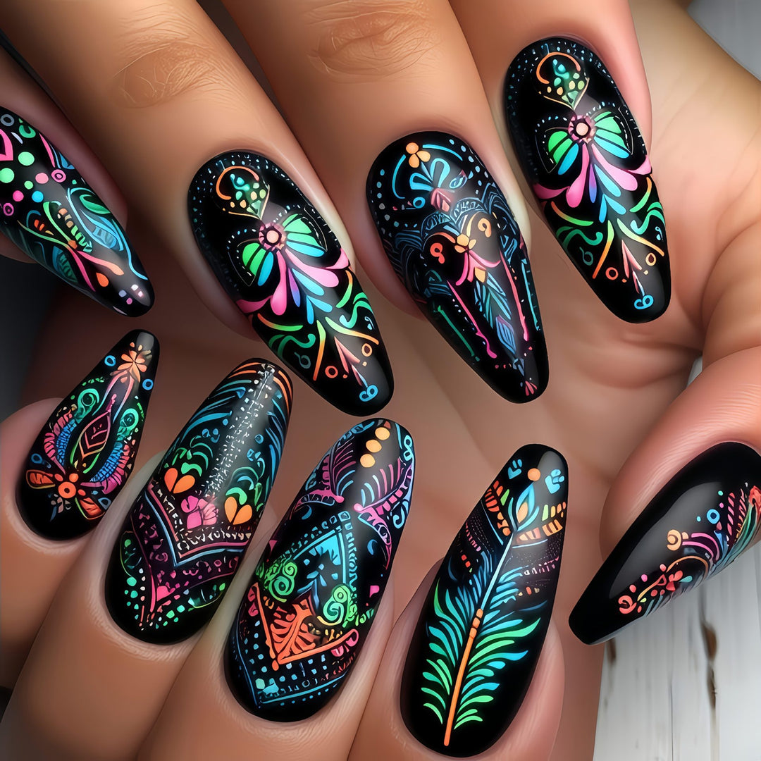 Artificial nails with glamorous glitter design and high gloss finish Stornfield