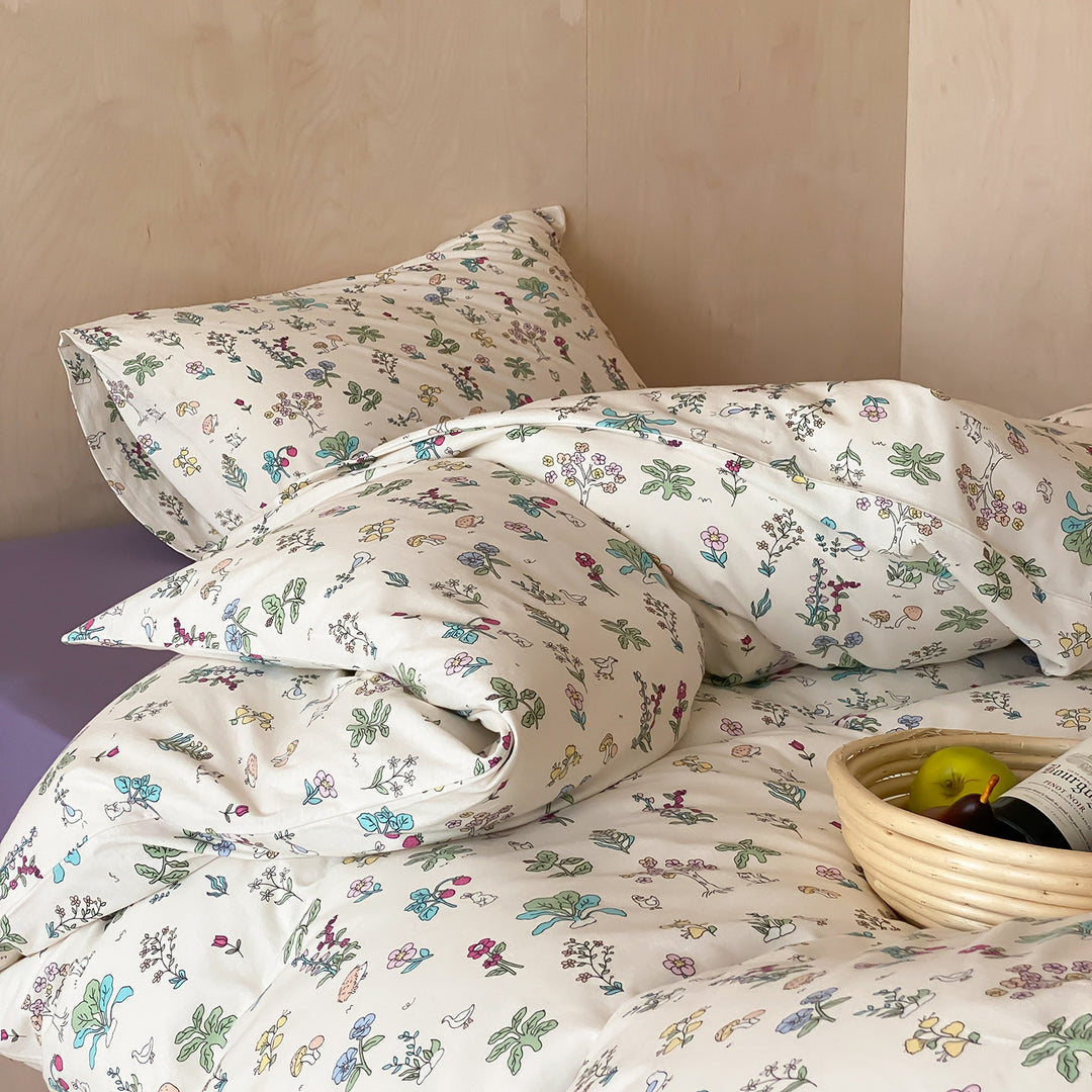 Children's cotton bedding set with cute dog all-over pattern and fine percale quality
