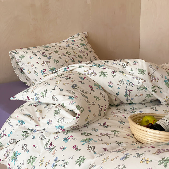 Children's cotton bedding set with cute dog all-over pattern and fine percale quality