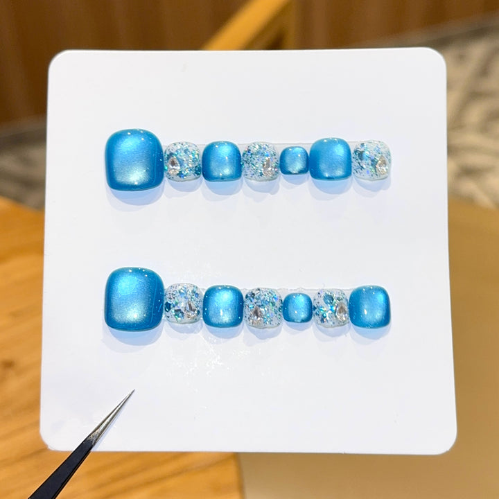 Sparkling artificial nails with glamorous design Stornfield