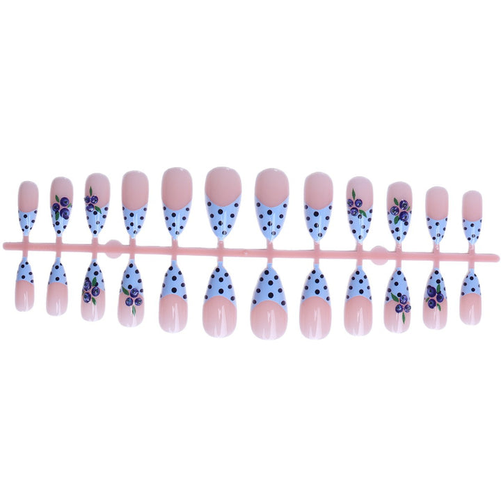 Artful fingernails with playful floral pattern Stornfield