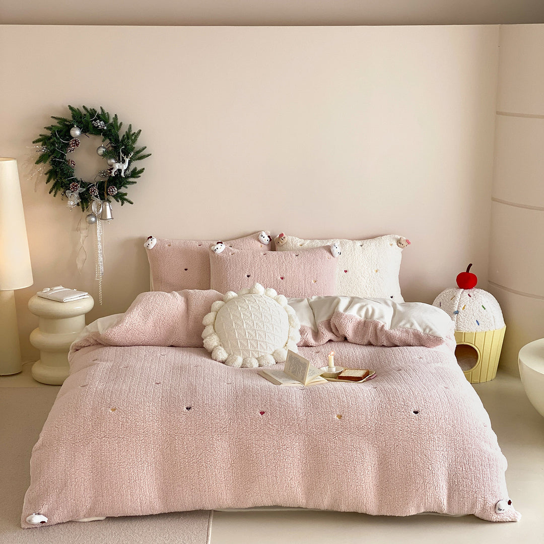 Reversible teddy fleece duvet cover set with embroidered mini hearts and 3D animal head pillow
