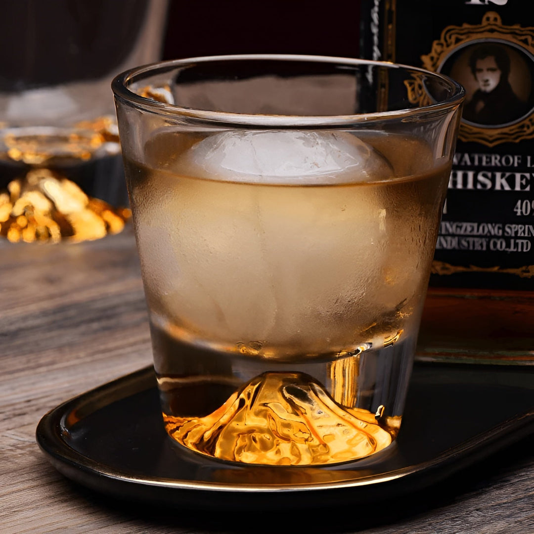 Whiskey glasses with Mount Fuji design – Elegant set for connoisseurs | Stornfield
