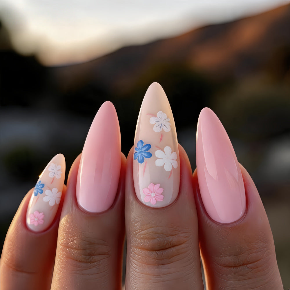 Artificial Nails in Elegant Flower Design Stornfield