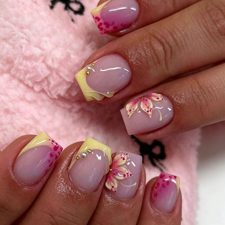 Elegant Press-On Nail Tips with Decorative Bow Stornfield