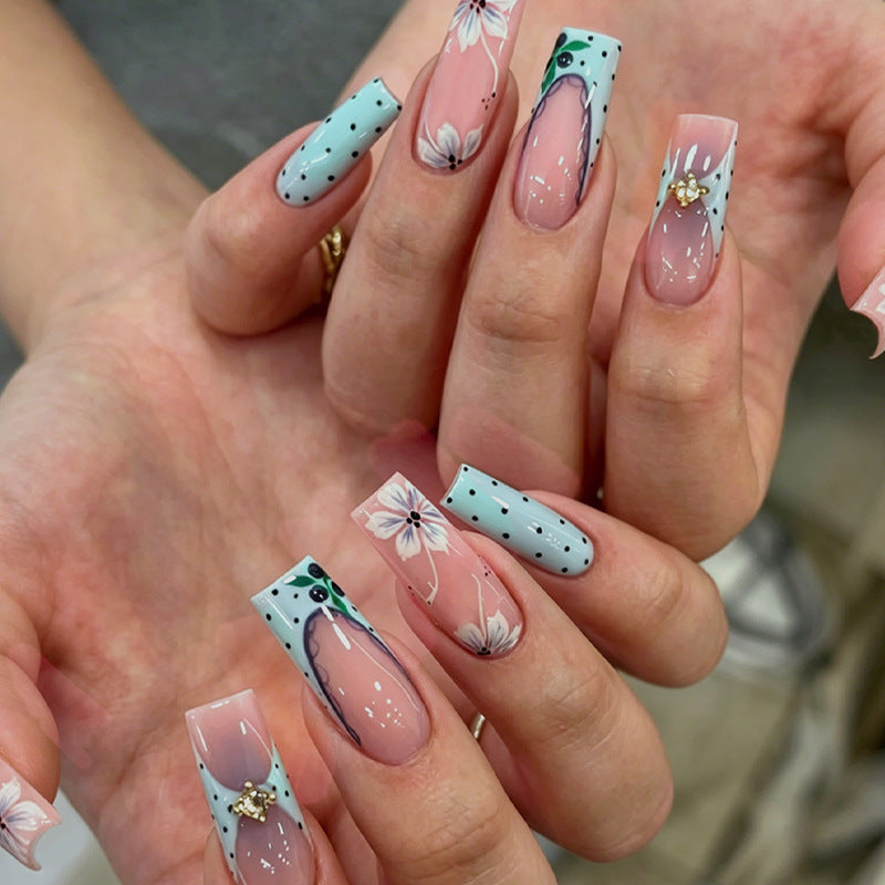 Artificial nail set with floral designs Stornfield
