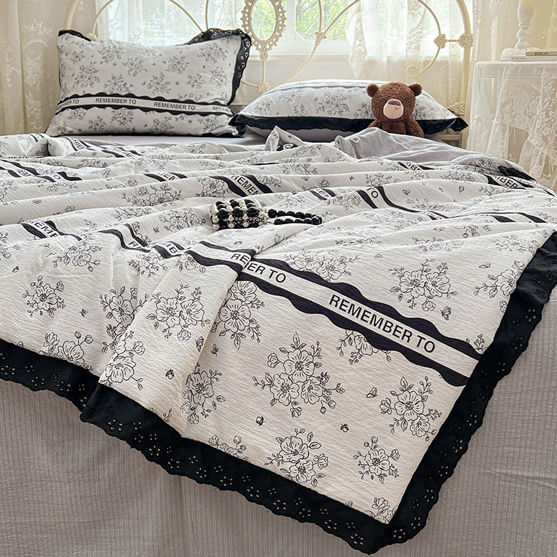 Floral Patterned Quilt Set
