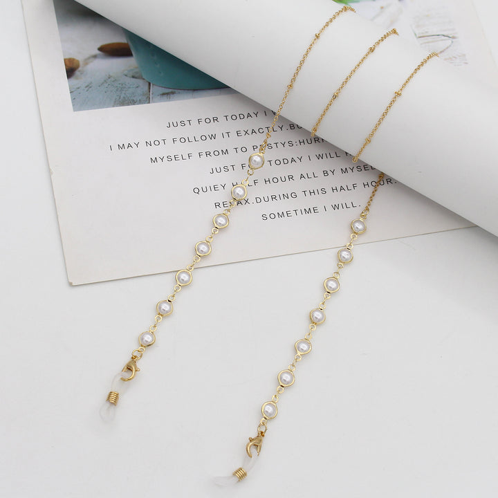 Elegant Pearl Chain Eyewear Holder Stornfield