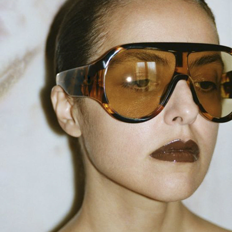 Women's oversized sports sunglasses in retro-inspired design Stornfield