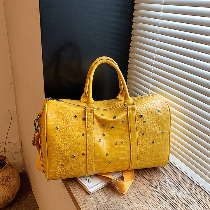 Fashionable travel bag with structured surface and versatile interior Stornfield