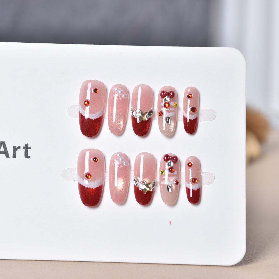 Festive Holiday-Themed Press-On Nail Art Stornfield