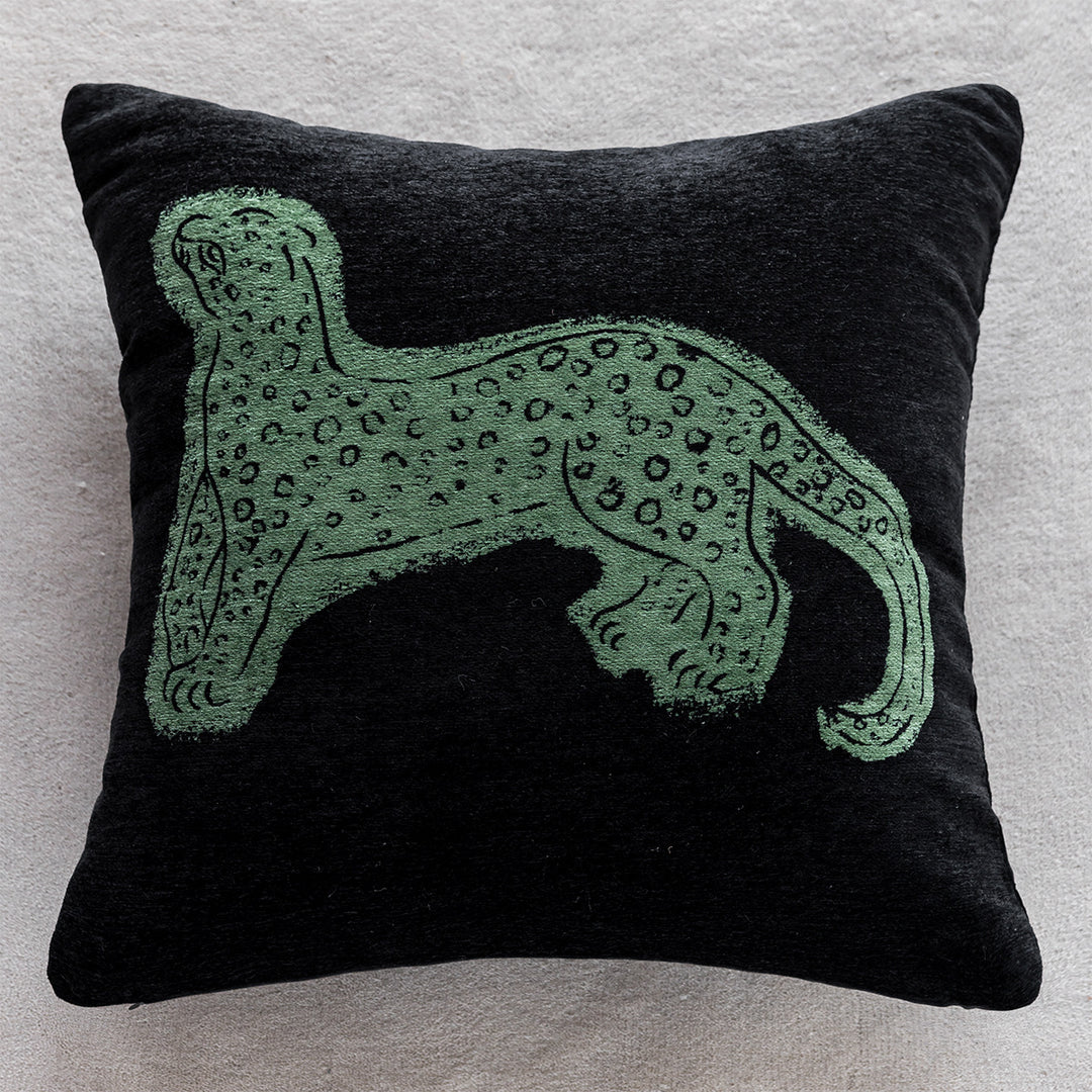 Luxurious cushion with panther design