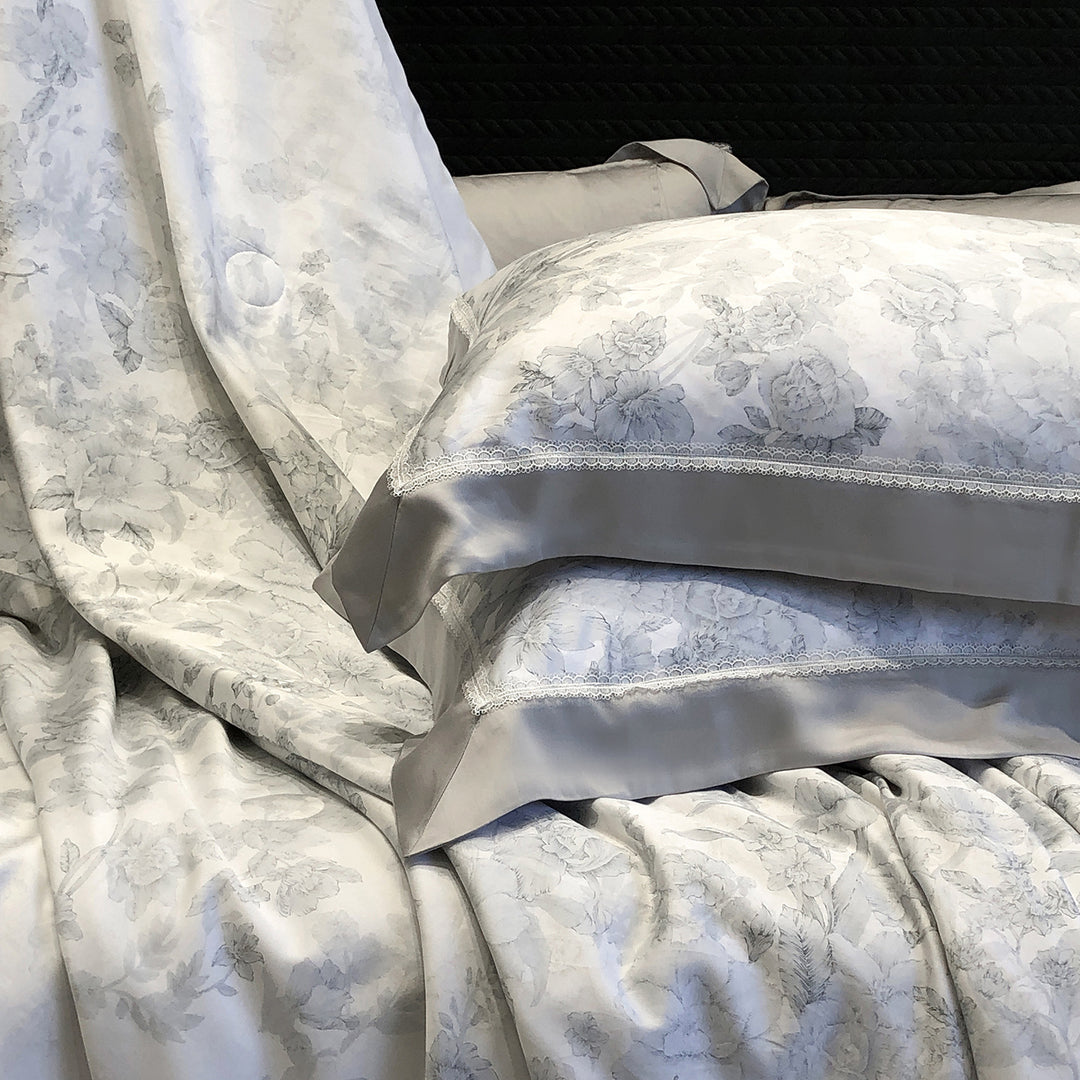 Pillowcase set made of cotton satin with delicate lace trim and satin piping