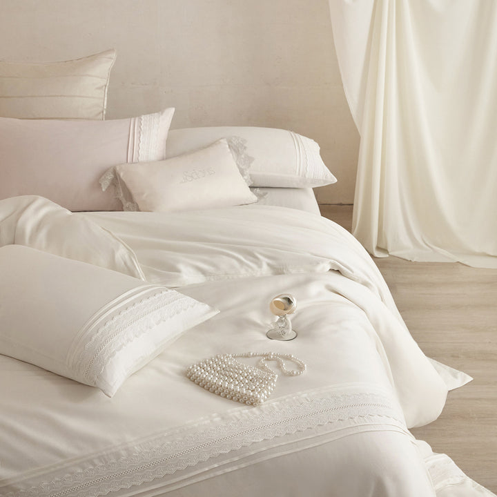 High-quality cotton percale bedding set with fine lace trim