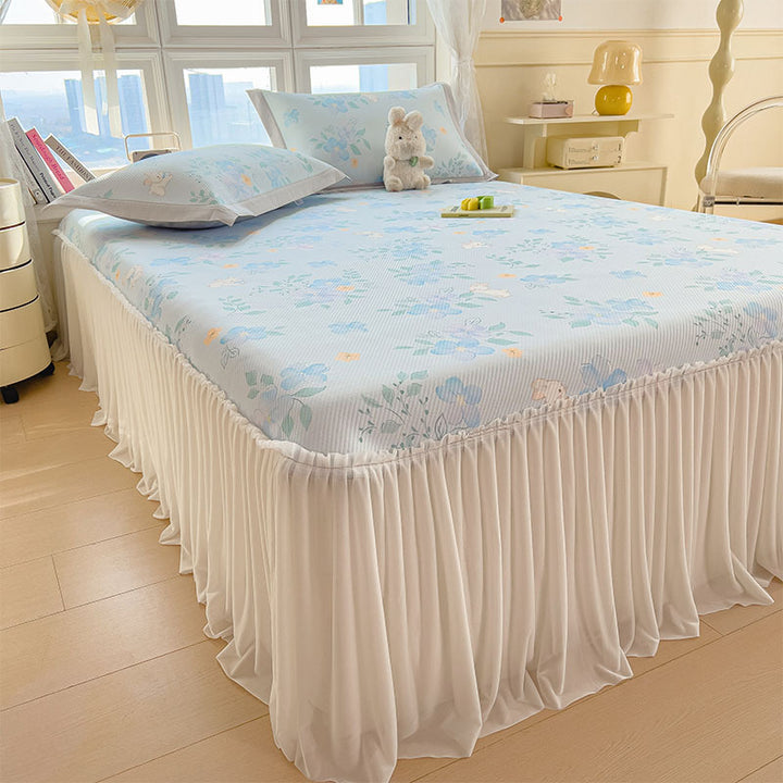 Women's elegant and decorative bedding throw set with cheerful floral pattern Stornfield