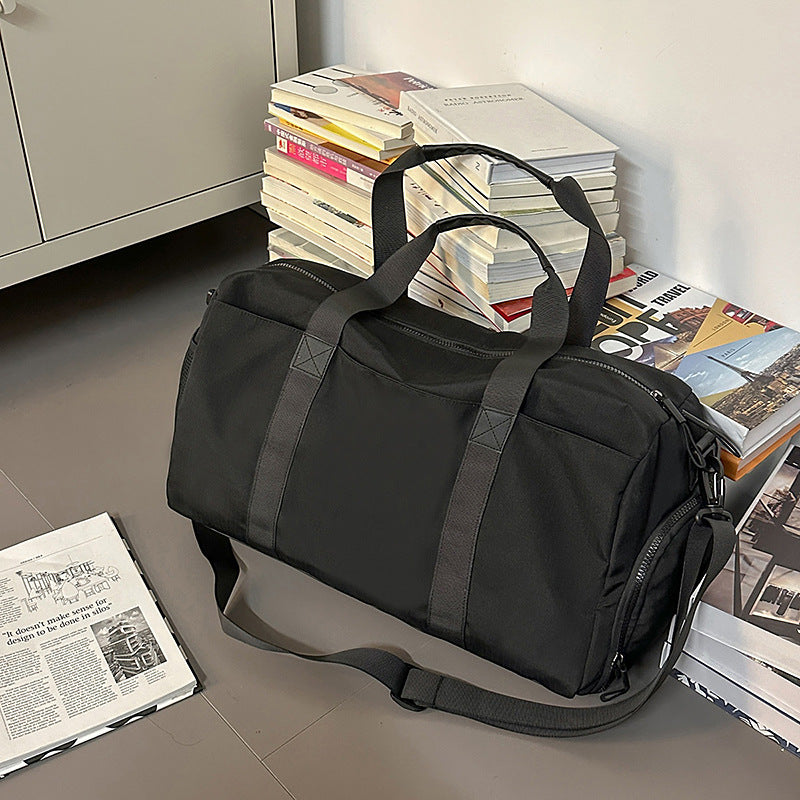 Sporty travel bag with reinforced carrying system and secure interior Stornfield