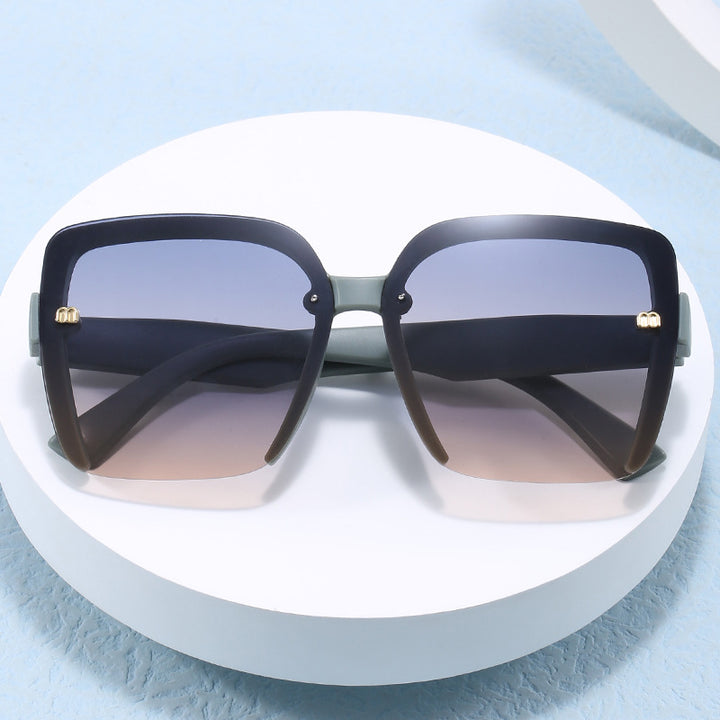 Women's oversized sunglasses with stylish, modern frame Stornfield
