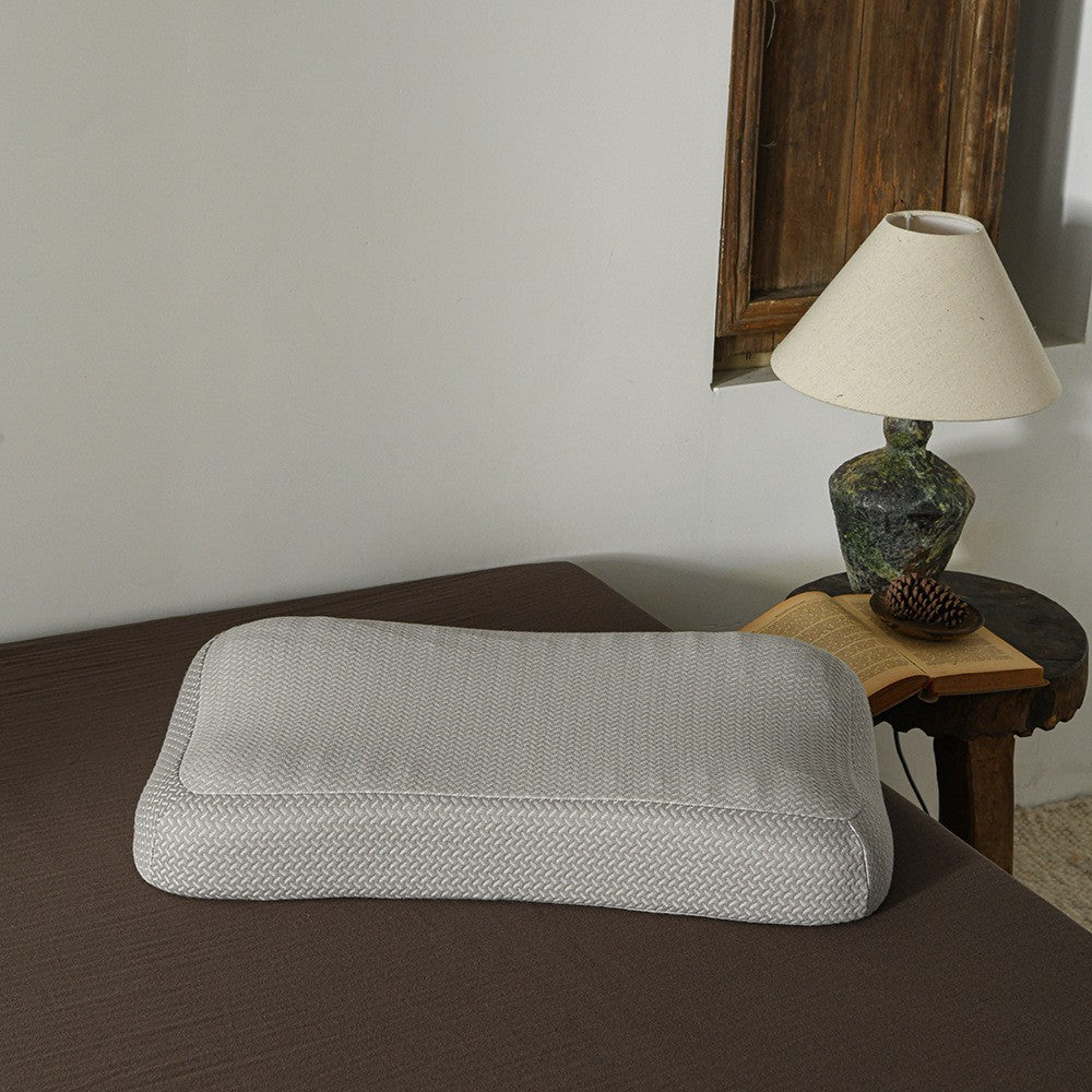 Ergonomic neck support pillow with gel cushioning