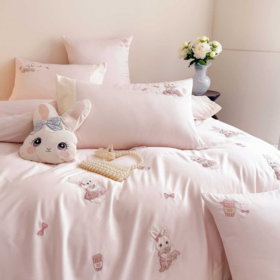 Children's bedding set with embroidered bunny appliqués and satin trim