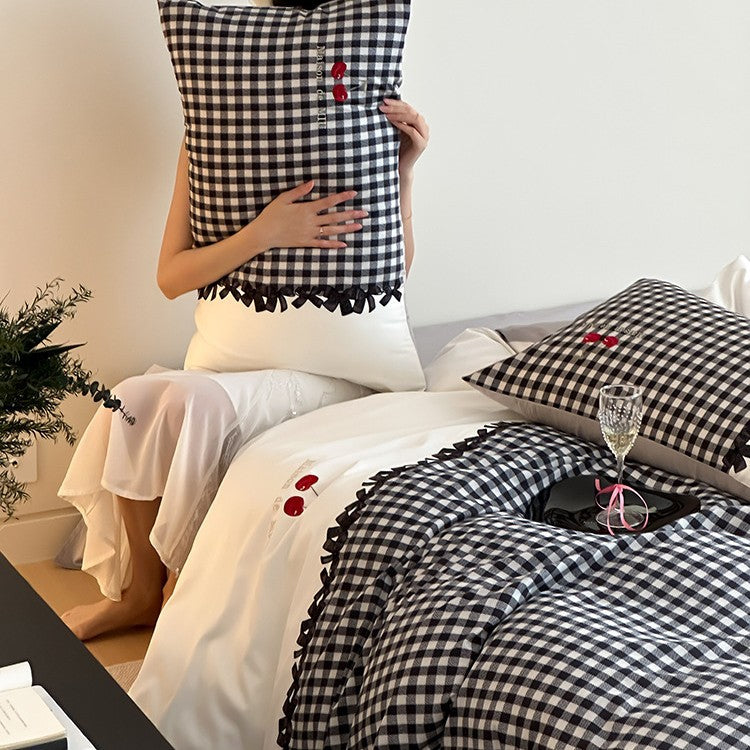 Vichy-check bed set made of fine cotton satin with decorative trim