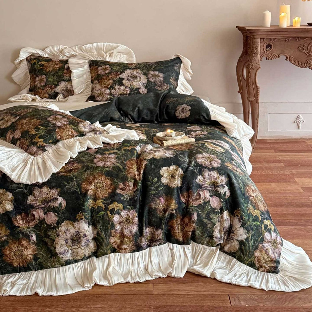 Luxurious cotton bedding set with ruffle and vintage floral motif