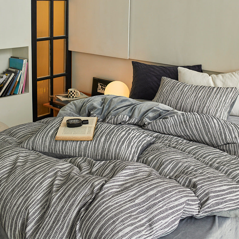 Quilted bedding set made of cotton blend fabric with textured stripes and reversible function