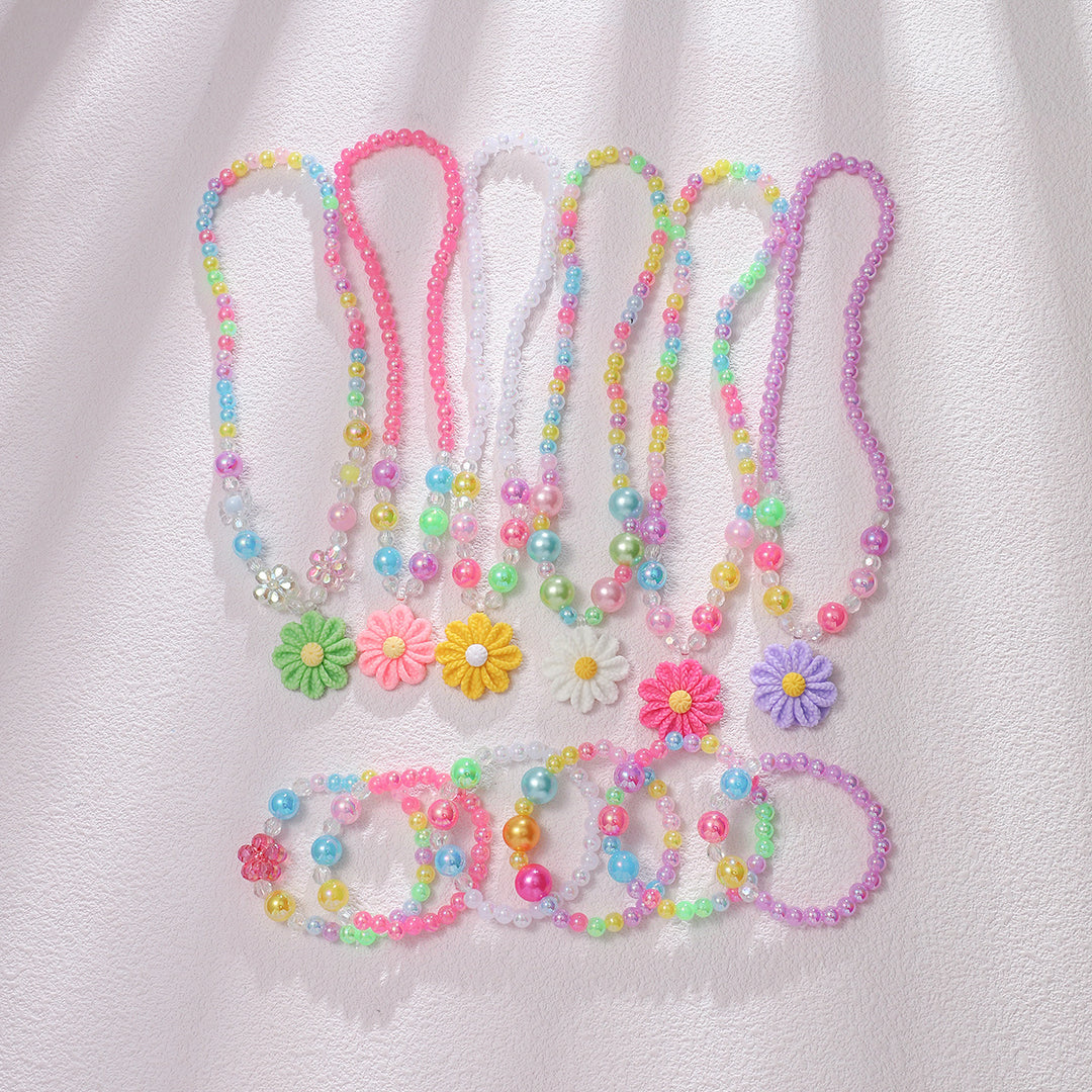 Playful jewelry set with flower pendant Stornfield