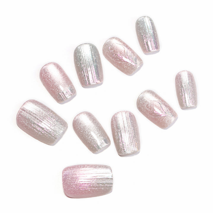 Artificial nail art in shimmering design Stornfield