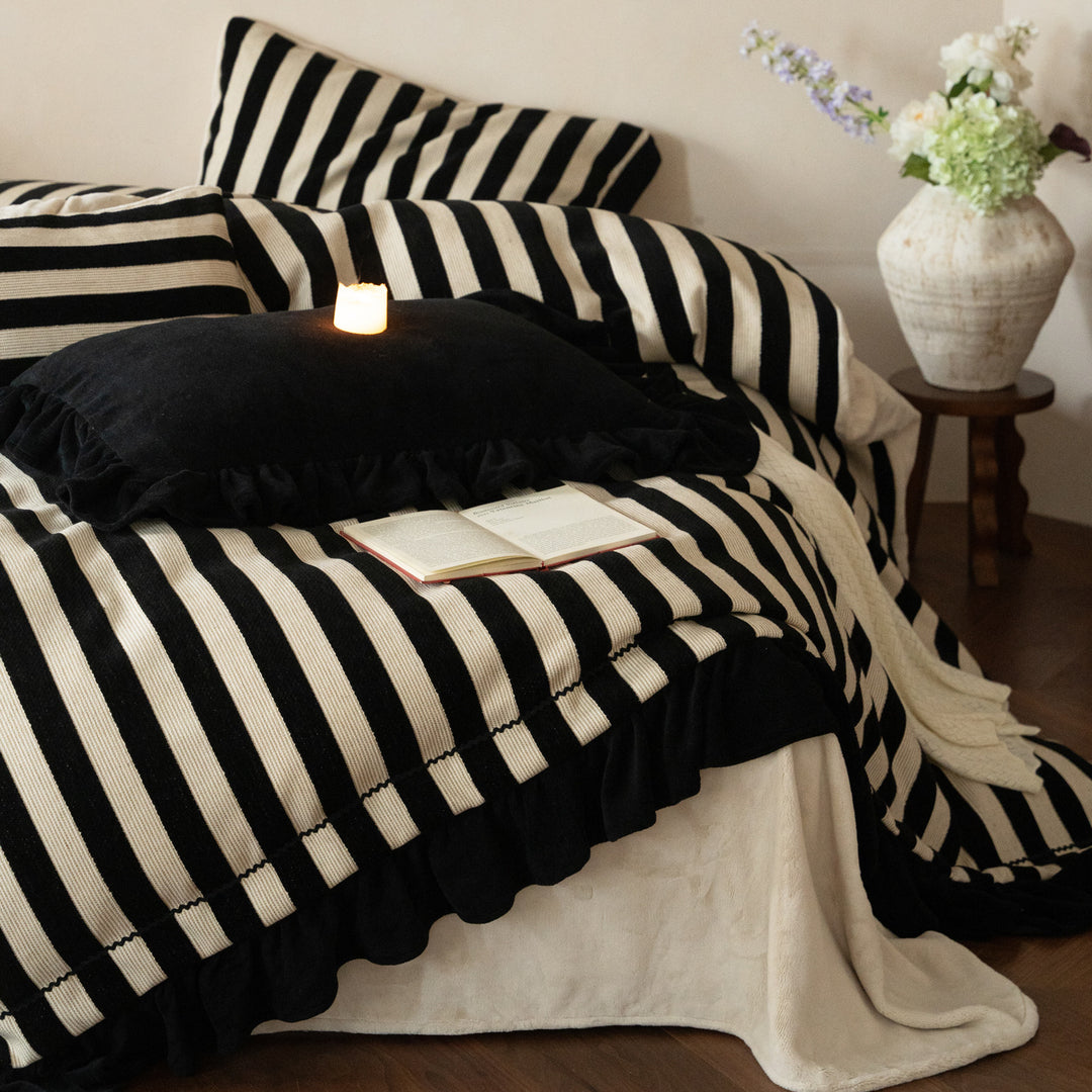 Striped bedding set made of cotton-linen with ruffles and pillow