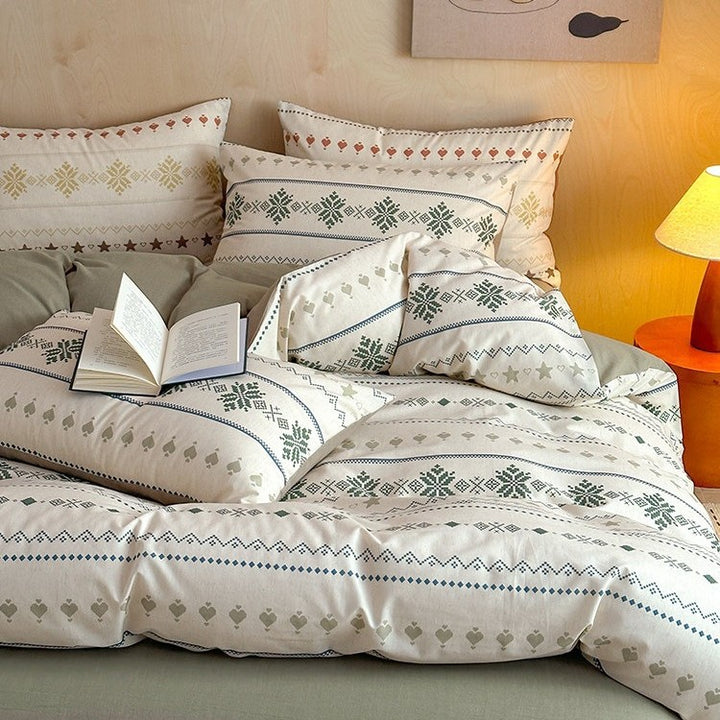 Reversible cotton satin bedding set with Nordic star-heart pattern