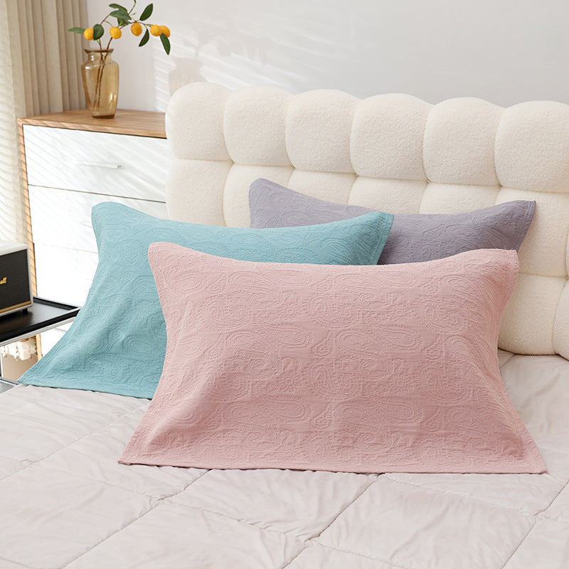 Quilted pillowcase set with paisley relief texture made from breathable cotton blend