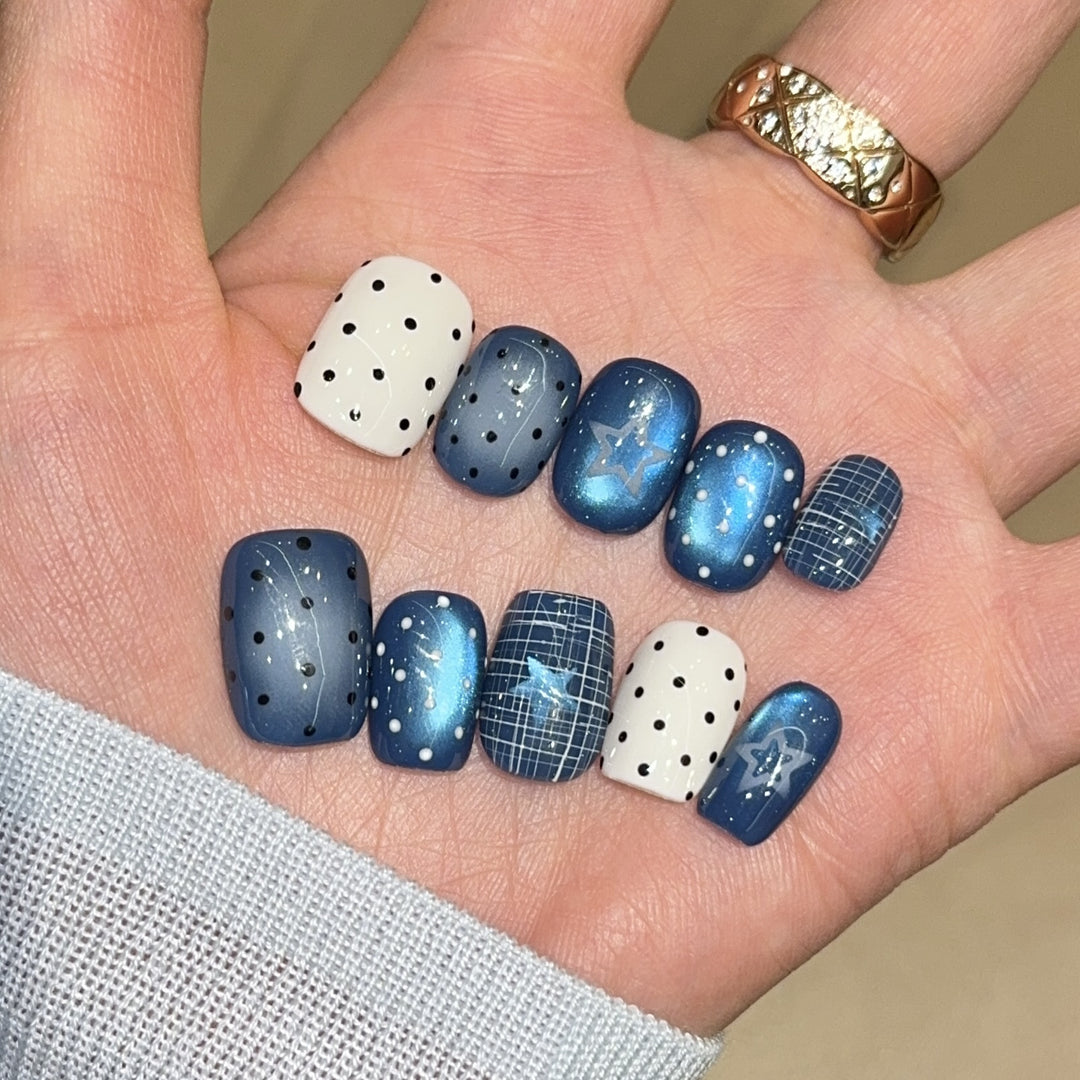 Stylish star and dot design artificial nails Stornfield
