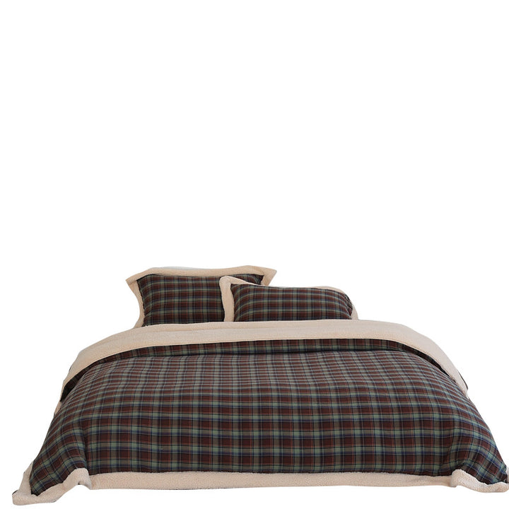 Bedding set made of cozy checkered flannel with teddy fleece edge
