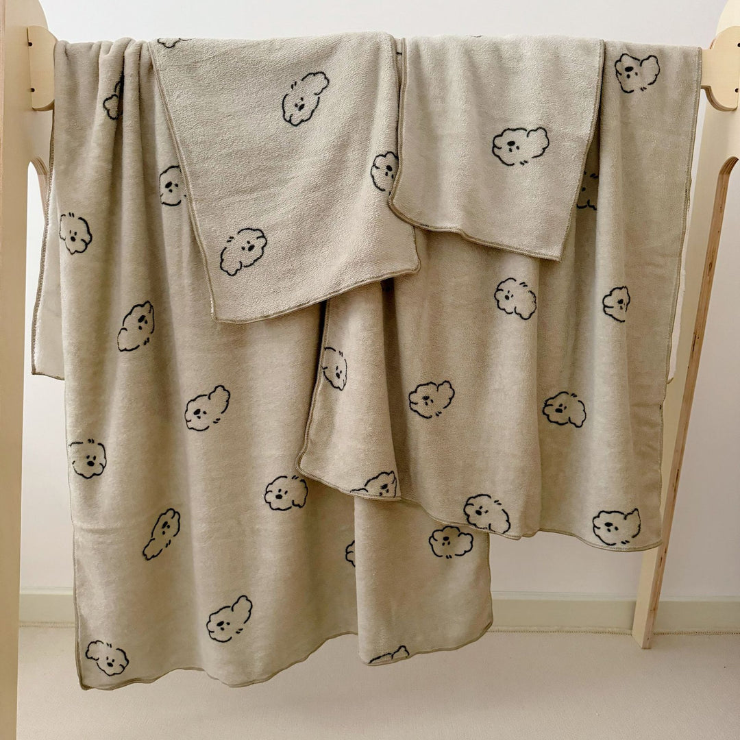 Cuddle blanket for baby and toddler with cute dog motif and soft microfleece