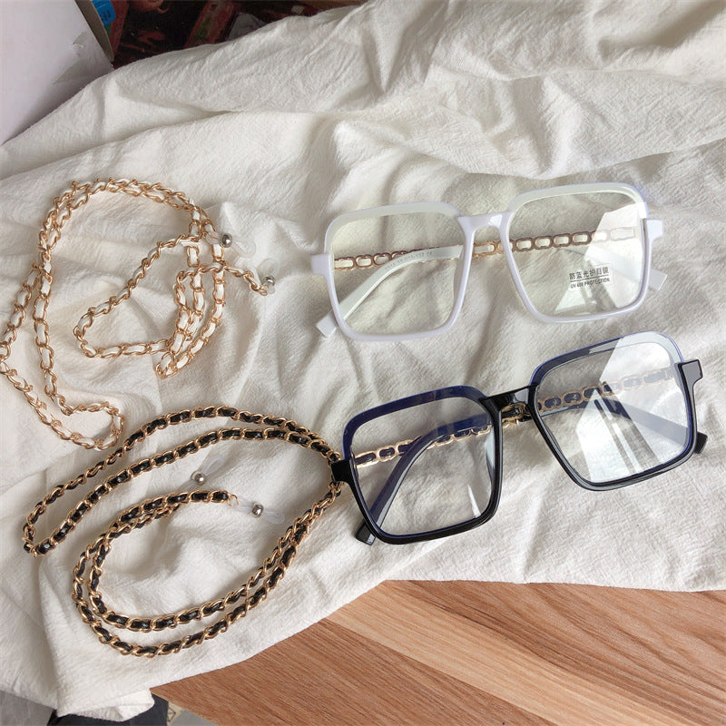 Stylish Chain Eyewear Holder Stornfield