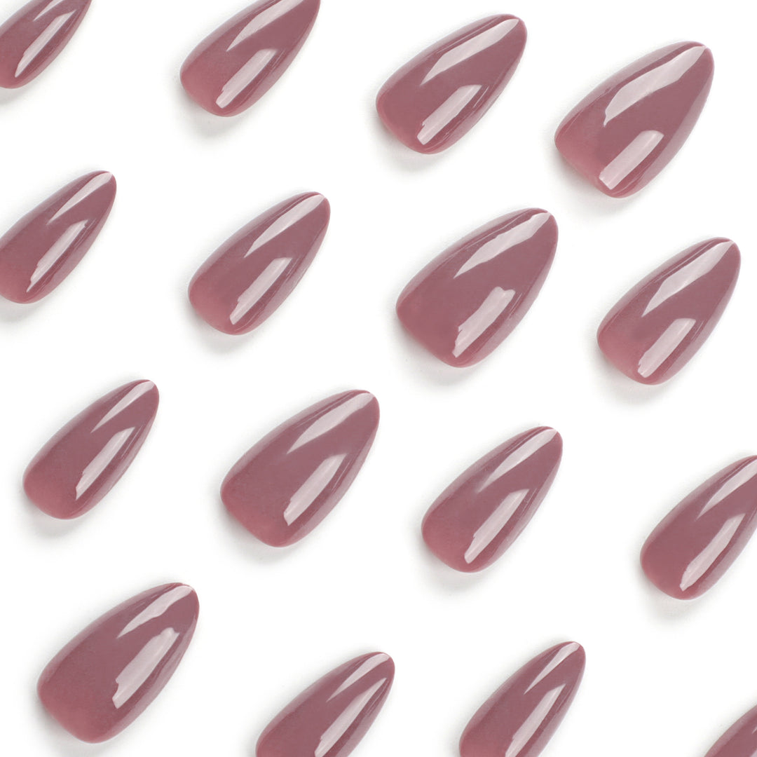 High-quality nail extensions in elegant almond shape Stornfield
