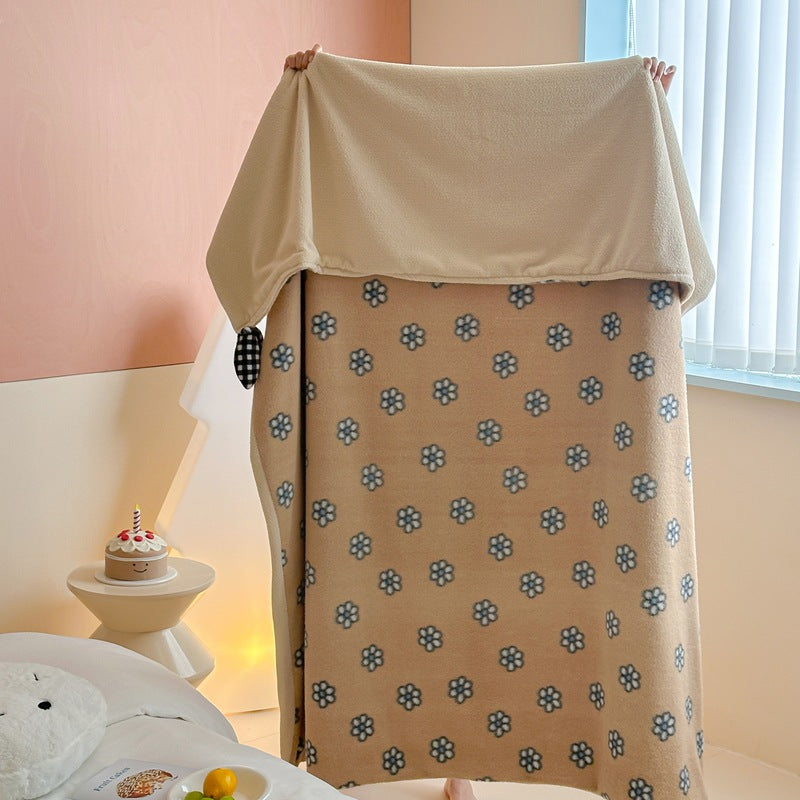 Reversible cuddly blanket made of teddy fleece and microfleece with floral pattern and fastening straps