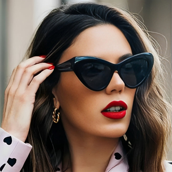 Women Cat-Eye Sunglasses in Distinctive Design Stornfield